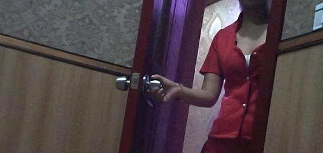 足浴店暗藏'保养'玄机，'精油'男女当场落网